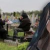 Во время похорон мужа жена заметила, как у него по щеке катится слеза… Реакция была мгновенной!